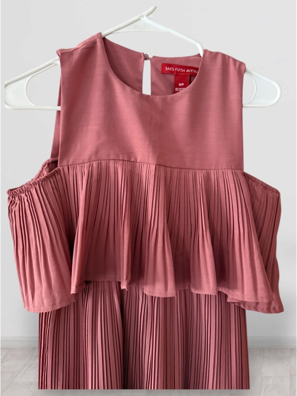 Saks Fifth Avenue Pleated Cold Shoulder Tiered Dress in Rose - Size S - Picture 5 of 7